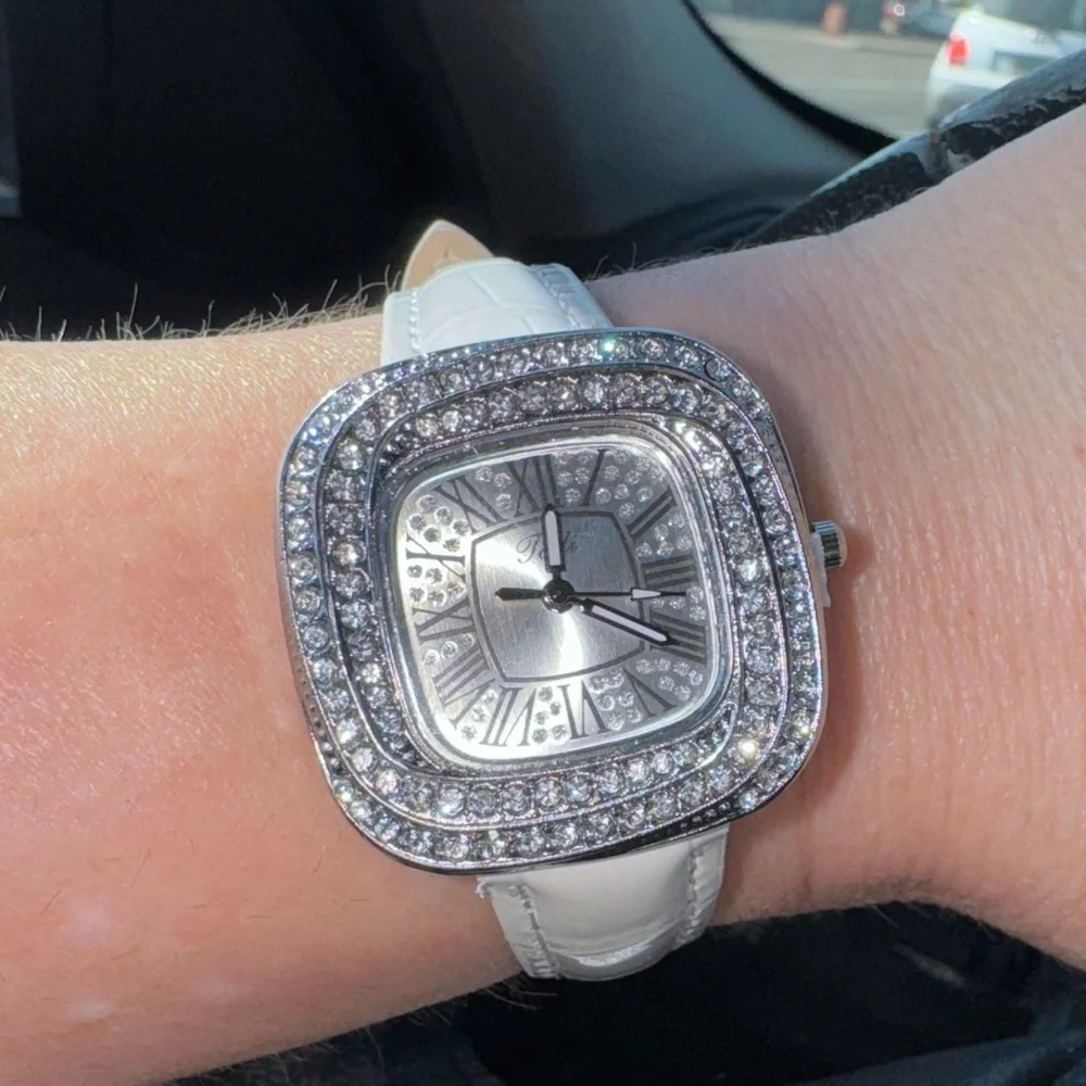 Square Design Starry Sky Quartz Watch With Diamonds croc embossed white band